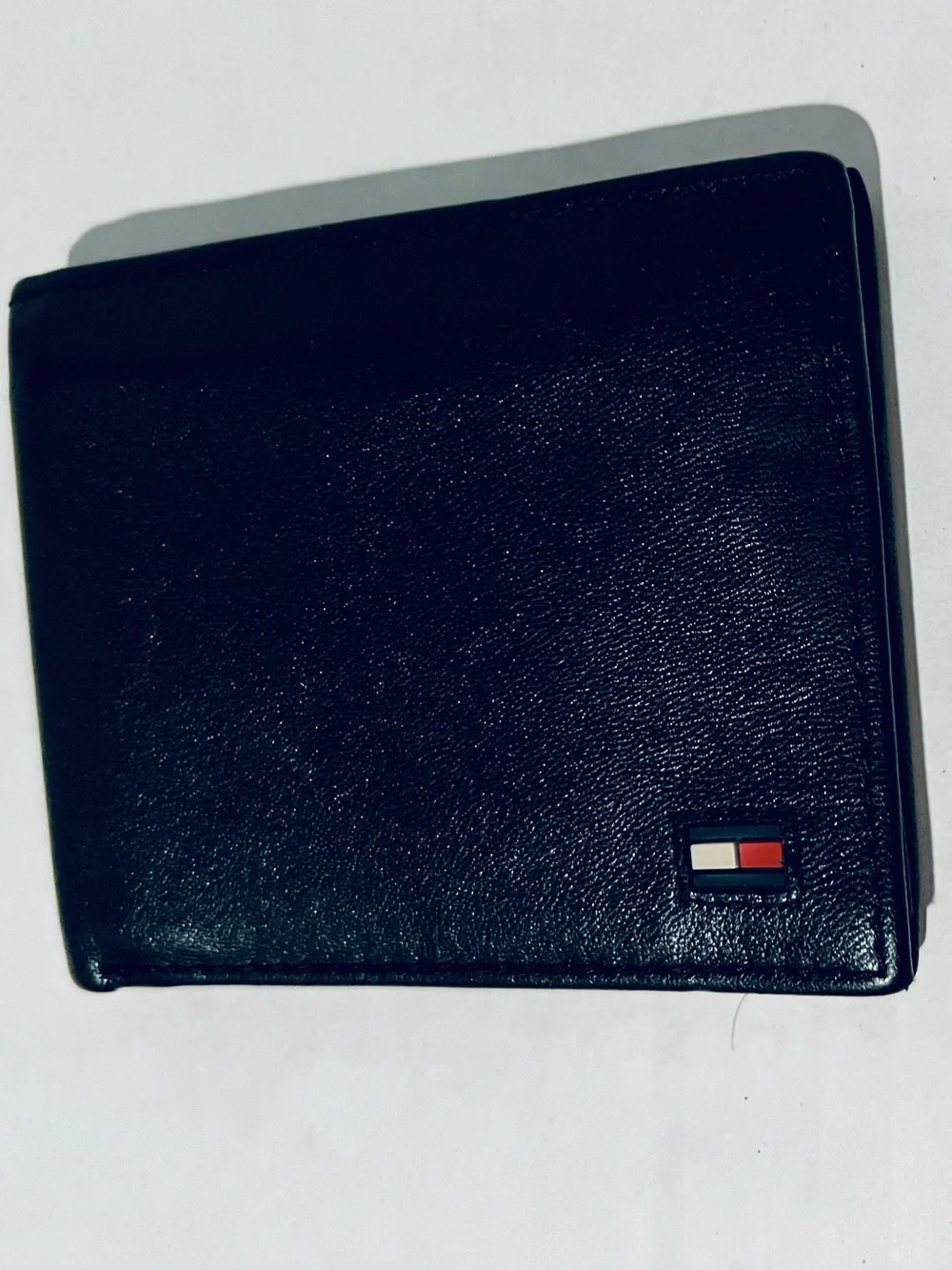 Tommy Hilfiger NEW Black Leather Fold Wallet with Signature Flag.  B9